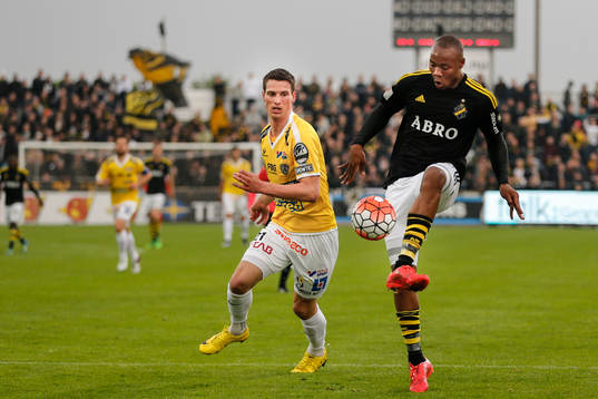 s Carlos Strandberg gör 0-1