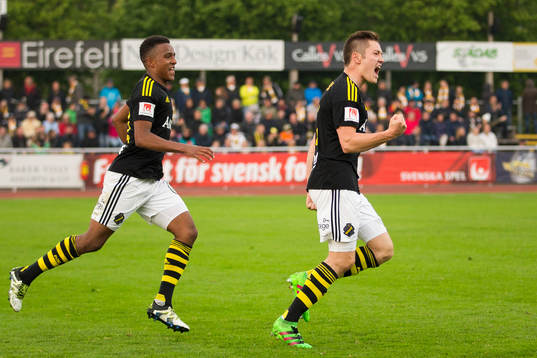 s Niclas Eliasson och Haukur Hauksson jublar
