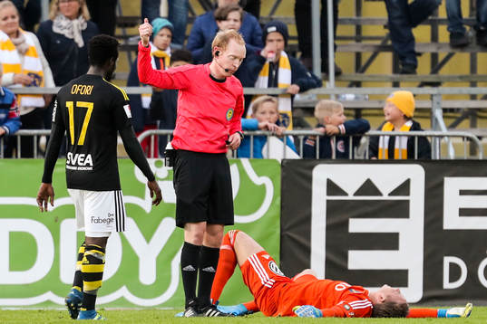 s målvakt Patrik Carlgren skadad