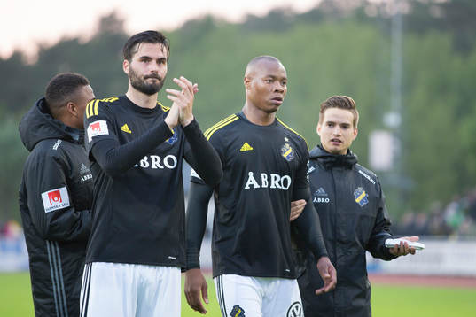 s Denni Avdić och Carlos Strandberg jublar