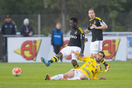 s Ebenezer Ofori och Falkenbergs Amin Nazari