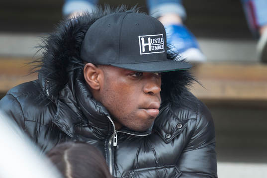Falkenbergs Hakeem Araba sitter på läktaren