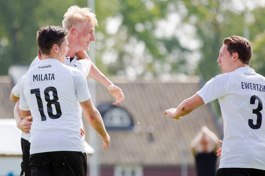 Hittarps Viktor Wihlstrand jublar