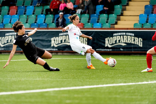 Rosengårds Nataša Andonova nära att göra mål,