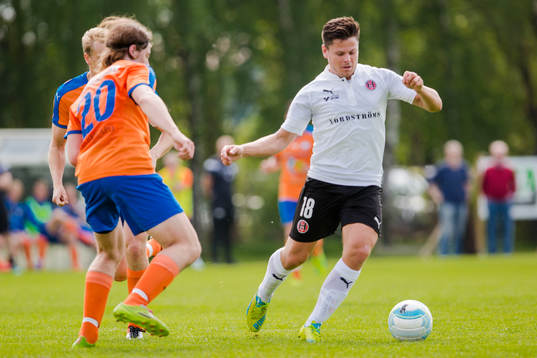 Hittarps Peter Milata driver med bollen