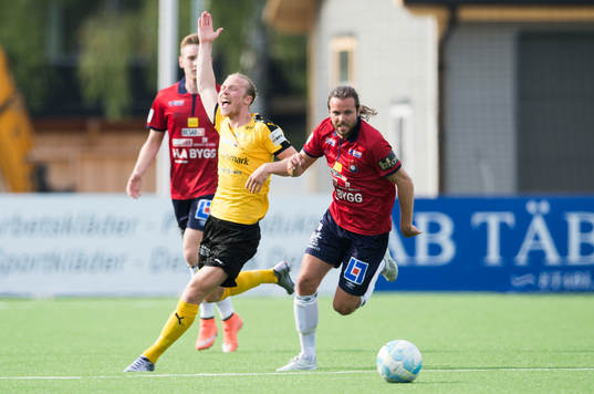 Frejs Pontus Åsbrink reagerar på ett domslut när