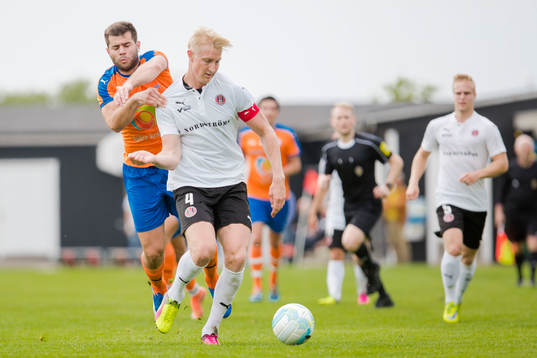 Vejbys Albin Subasic och Hittarps Viktor Wihlstrand i duell