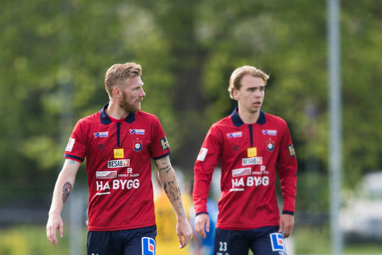 Örgrytes Adam Rosén och Anton Henriksson deppar