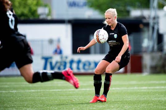 Göteborgs  Adelina Engman  i Damallsvenskan mellan