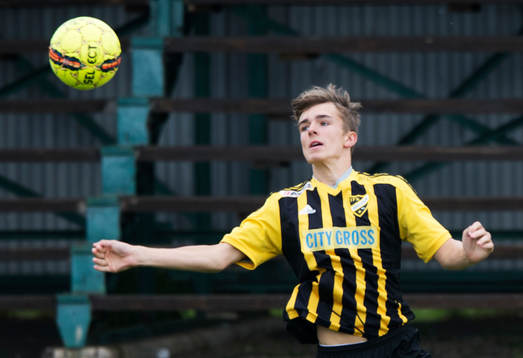IFK Hässleholms Elliott Nilsson i matchen i division 2