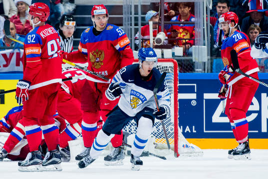 Finlands Sebastian Aho jublar
