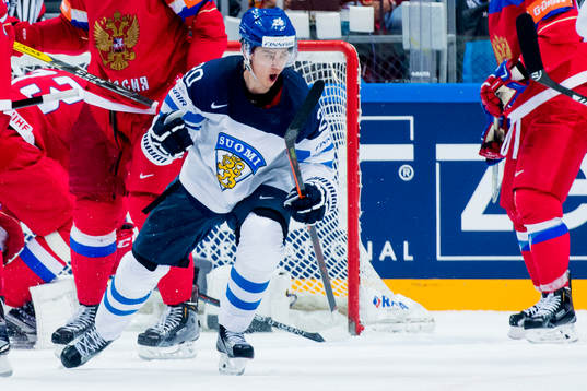 Finlands Sebastian Aho jublar