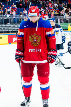 Rysslands Sergei Kalinin deppar när han lämnar planen