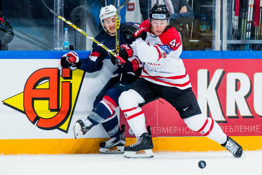 USA Jordan Schroeder och Kanadas Morgan Rielly