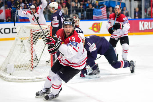 Kanadas Derick Brassard jublar