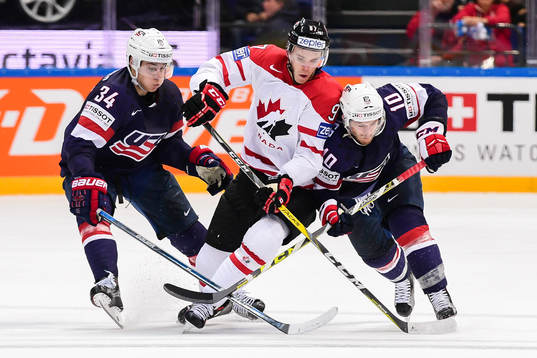 s Auston Maathews och Jordan Schroeder