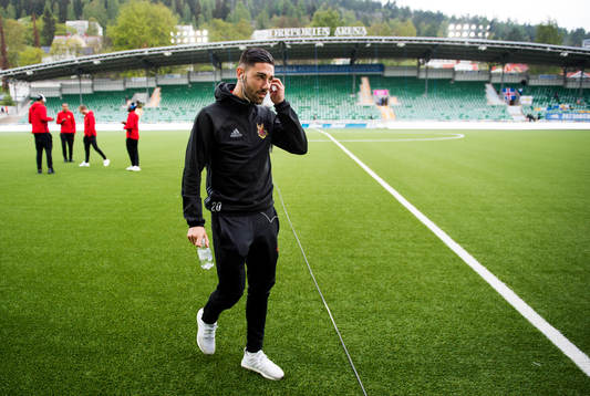 Östersunds Gabriel Somi innan fotbollsmatchen i