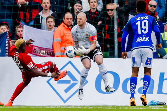 Östersunds Abdullahi Gero i en kamp mot Sundsvalls