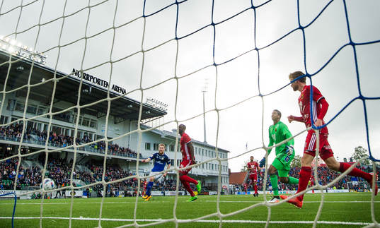 Sundsvalls Runar Sigurjonsson gör 2-0