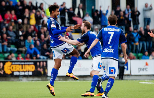 Sundsvalls Noah Sonko Sundberg och Runar Sigurjonsson jublar
