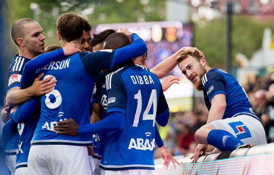 Sundsvalls Runar Sigurjonsson jublar