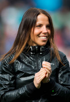 Charlotte Kalla innan fotbollsmatchen i Allsvenskan mellan