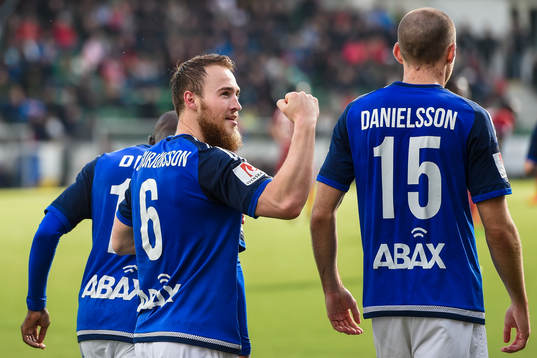 Sundsvalls Runar Sigurjonsson jublar
