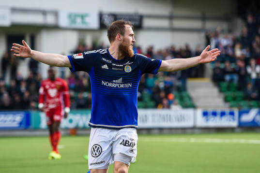 Sundsvalls Runar Sigurjonsson jublar