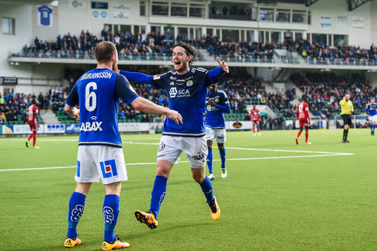 Sundsvalls Runar Sigurjonsson jublar