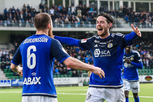 Sundsvalls Runar Sigurjonsson jublar