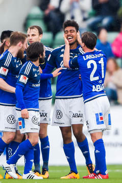Sundsvalls Noah Sonko Sundberg jublar med Eric Larsson