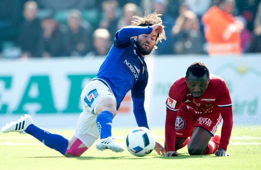Sundsvalls Robbin Sellin och Östersunds Monday Samuel