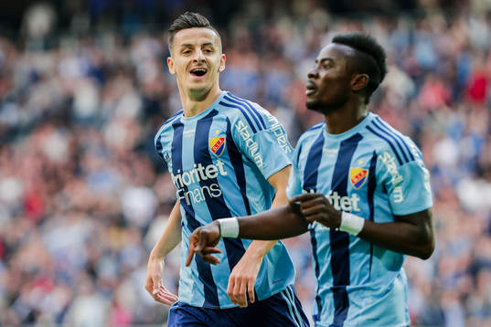 Djurgårdens Haris Radetinac och Sam Johnson jublar