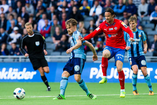 Djurgårdens Jacob Une Larsson och Helsingborgs Linus