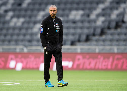 Helsingborgs manager Henrik Larsson innan fotbollsmatchen i