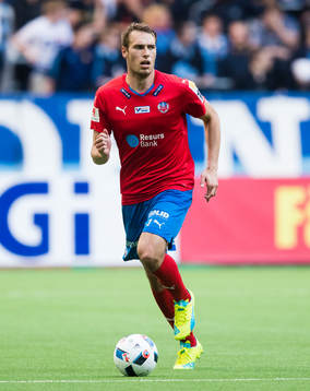 Helsingborgs Frederik Helstrup med bollen
