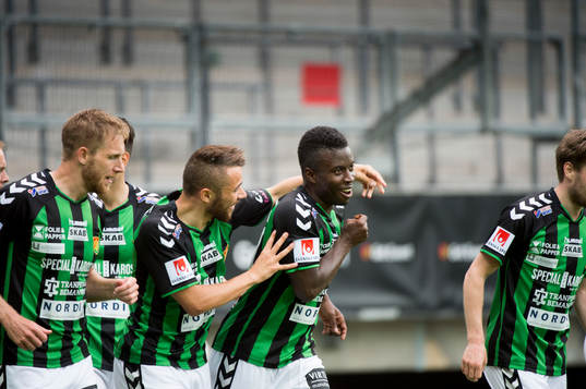 GAIS Kieron Cadogan har gjort 3-0 i Superettan mellan GAIS
