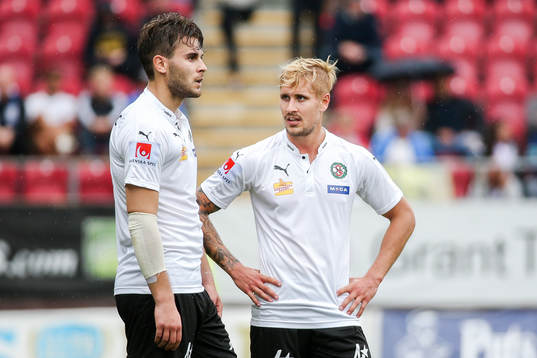 Örebros Astrit Ajdarevic och Daniel Björnqvist deppar