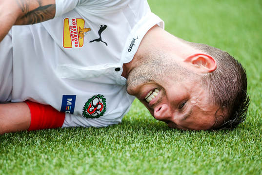 Örebros Robert Åhman Persson har ont