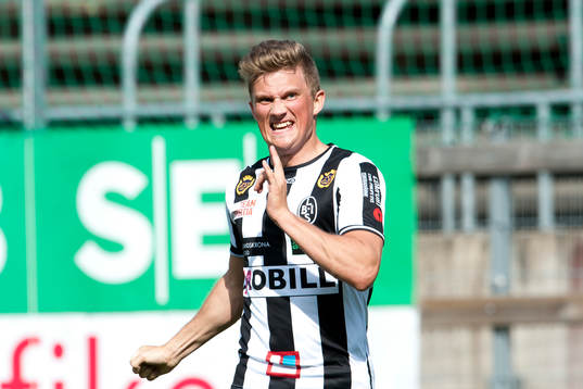 Landskronas Erik Pärsson jublar
