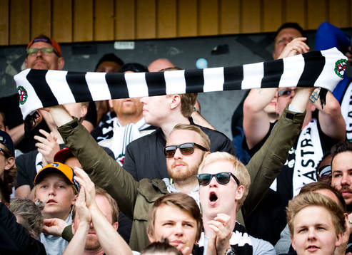 Örebrosupporter med halsduk