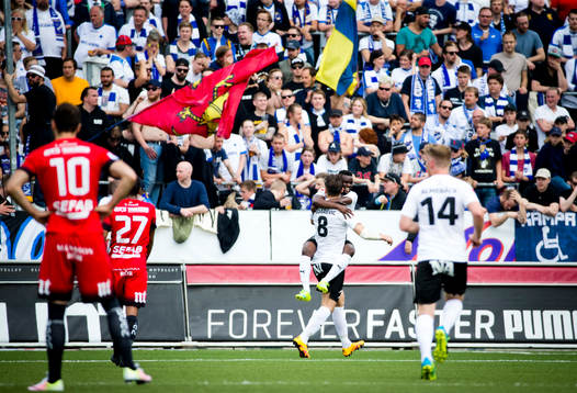 Örebros Maic Sema gör 1-0 och jublar med Astrit Ajdarevic