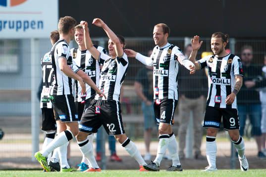 Landskronas Erik Pärsson och Jonathan Levi jublar