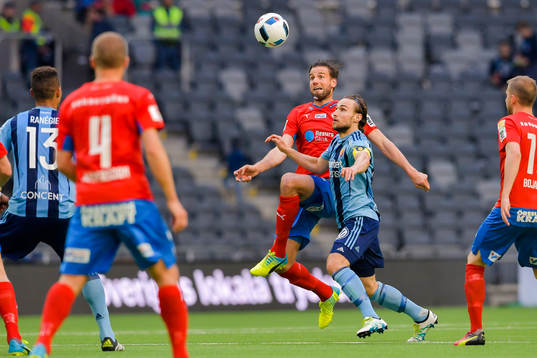 Helsingborgs Mikael Dahlbergh och Djurgårdens Kevin Walker