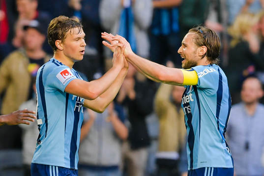 Djurgårdens Tim Björkström och Kevin Walker jublar