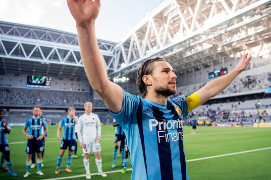 Djurgårdens Kevin Walker jublar mot publiken