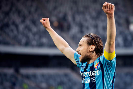 Djurgårdens Kevin Walker jublar mot publiken