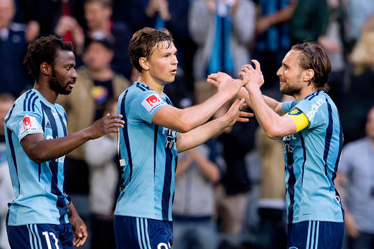 Djurgårdens Jesper Karlström, Amadou Jawo (t v), och