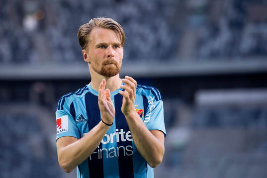 Djurgårdens Jacob Une Larsson jublar mot publiken