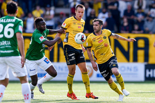 Elfsborgs Emir Bajrami och Viktor Prodell i en kamp mot